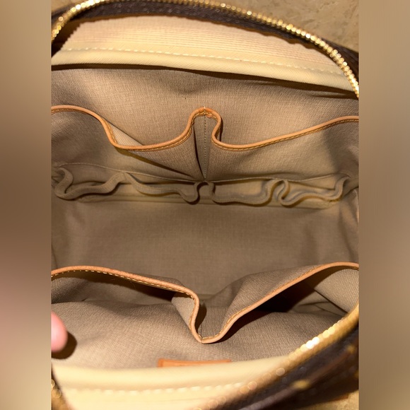 Louis Vuitton Deauville Vanity Monogram - Picture 11 of 17